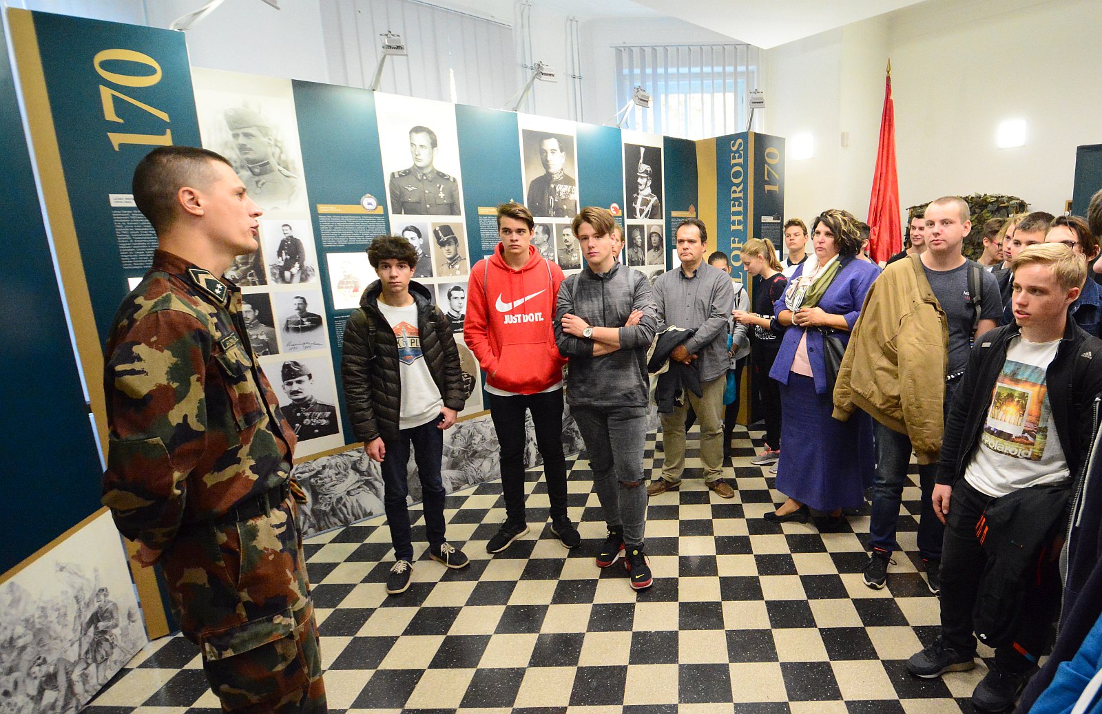 Vándorkiállítás az Óbudain a 170 éves Magyar Honvédség tiszteletére